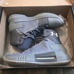 New with box Under Armour Drive 4 basketball shoes